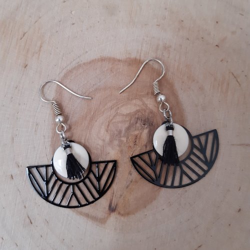 Boucles d'oreilles demi lune noir et sequin rond blanc