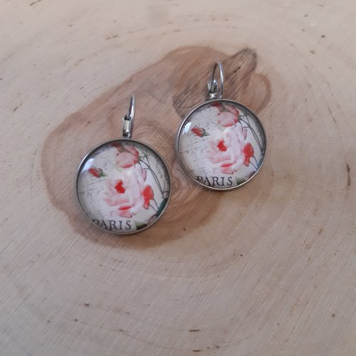 Boucle d'oreille dormeuse cabochon rose paris
