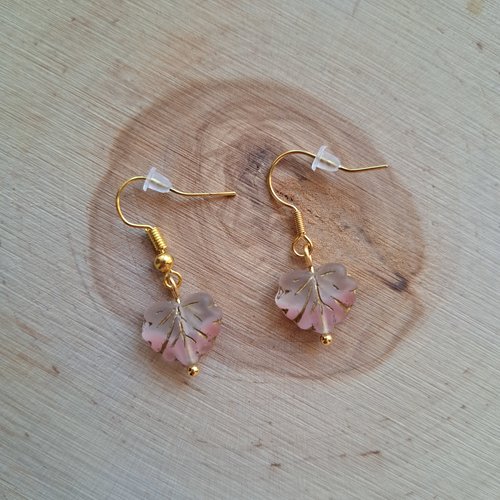 Boucle d'oreille feuille d'érable rose et dorée