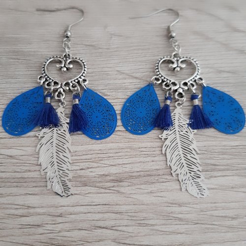 Boucles d'oreilles connecteurs cœurs et ses pompons bleu