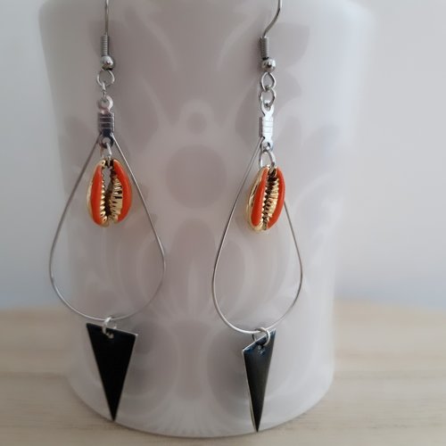 Boucles d'oreilles connecteurs gouttes, coquillages orange et sequins noirs
