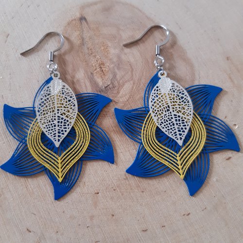 Boucle d'oreille fleur tourbillon bleu foncé et goutte jaune
