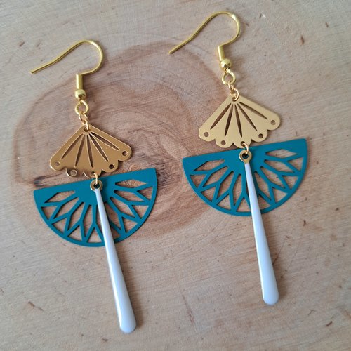 Boucle d'oreille filigrane chic goutte blanche