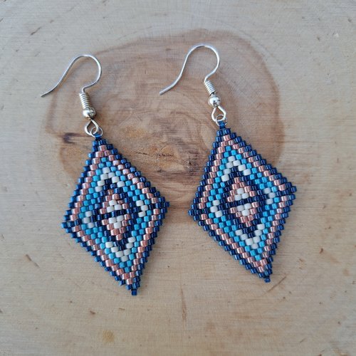 Boucle d'oreille tissage perles miyuki losange bleu, saumon et blanc crème