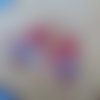 Boucle d'oreille connecteur rond cœur rose et ses filigranes rose et bleu