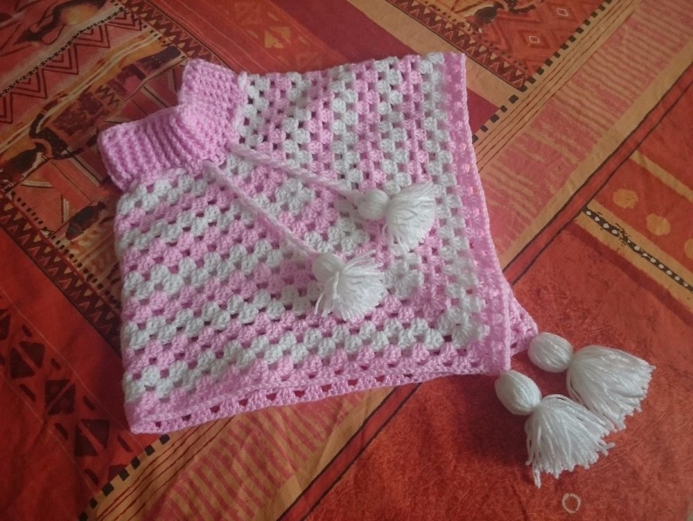Poncho Bebe 12 18 Mois Rose Et Blanc Au Crochet Pour Fille Un Grand Marche