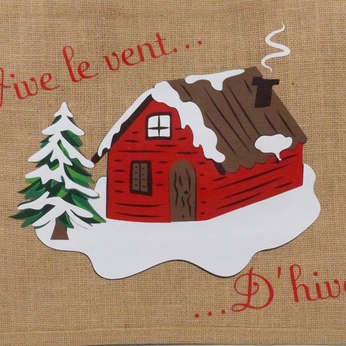 Sac en toile de jute thème hiver avec un chalet sous la neige et un cerf entouré de sapins enneigés