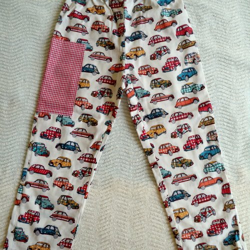 Pantalon  enfant taille 6 ans,  pantalon été pour enfants, motifs voitures.