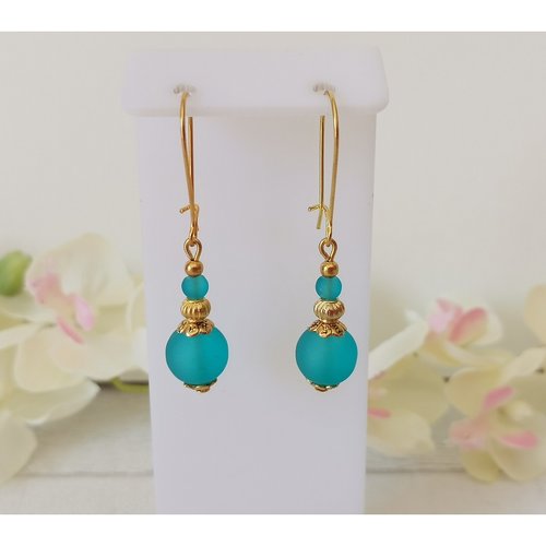 Boucles d'oreilles apprêts dorés et perles en verre turquoise