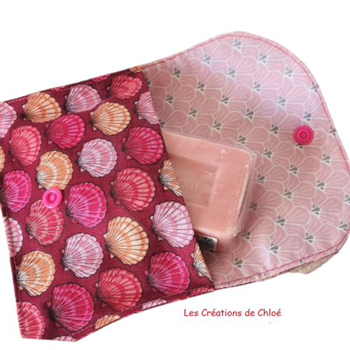 Pochette à savon tissus imprimé coquillages enduit rose