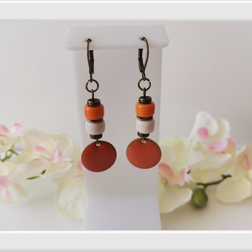 Boucles d'oreilles pendentif émail orange et perles colonne