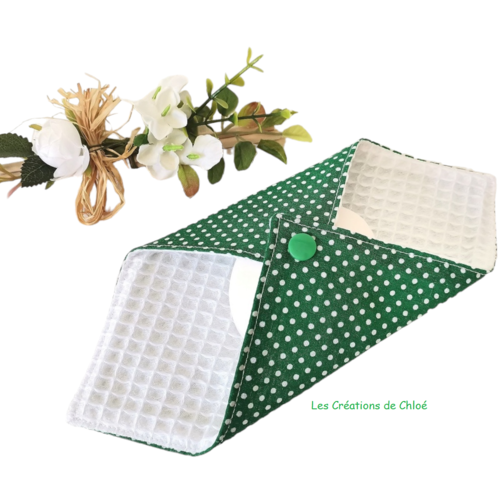 Pochette à savon tissus blanc et verts motifs pois