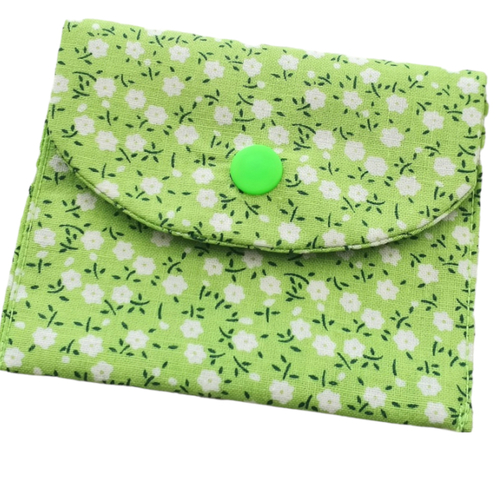 Porte carte ou monnaies tissus coton vert api et motifs fleurs