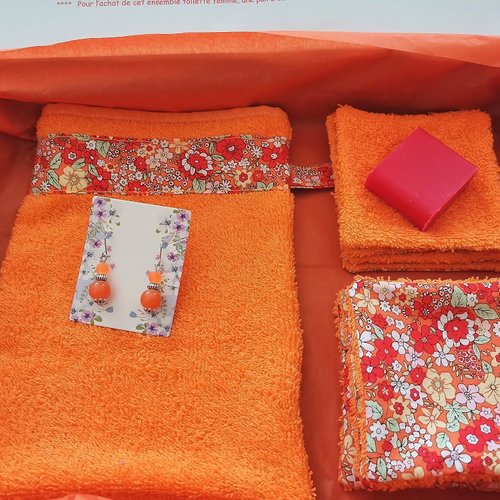 Box gant de toilette et 8 lingettes couleur orange
