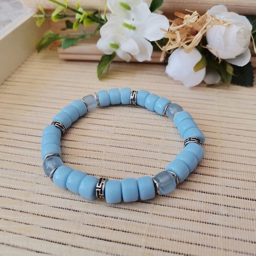 Bracelet fil élastique perles en verre bleu ciel et transparente
