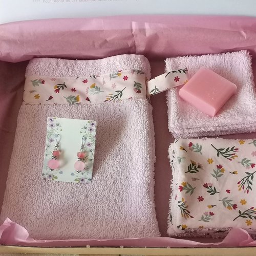 Box gant de toilette et 8 lingettes couleur rose