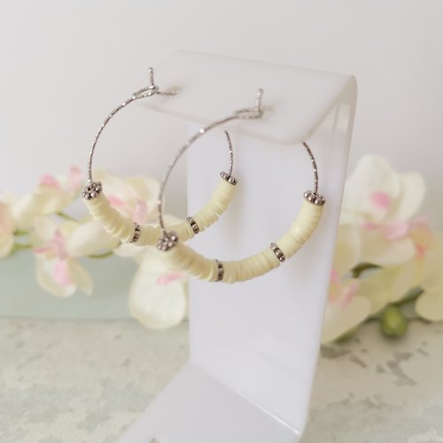 Boucles d'oreilles créoles acier inoxydable ciselé et perles heishi