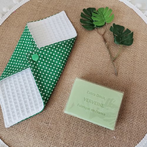 Pochette à savon tissus blanc et verts motifs pois
