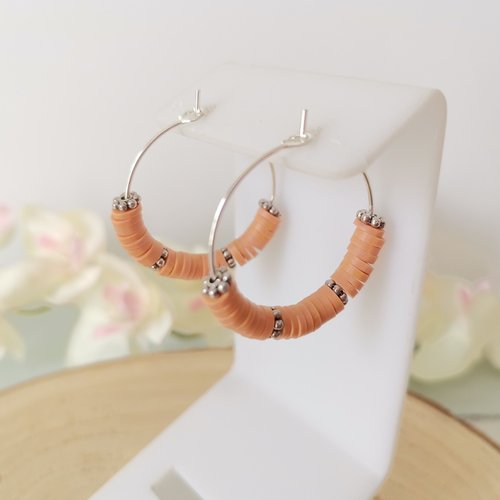 Boucles d'oreilles créoles argentées et perles heishi
