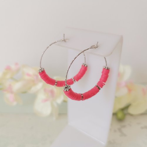 Boucles d'oreilles créoles acier inoxydable ciselé et perles heishi