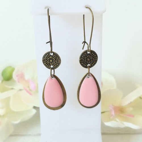 Boucles d'oreilles pendentif bronze et sequin émail rose