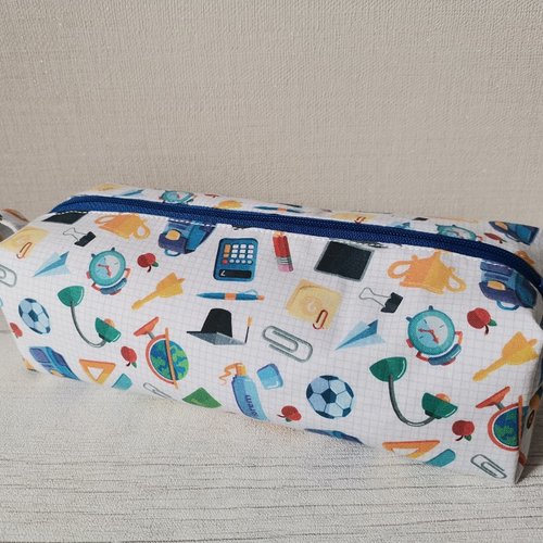 Trousse d'école enfant double entoilage motifs fournitures scolaires