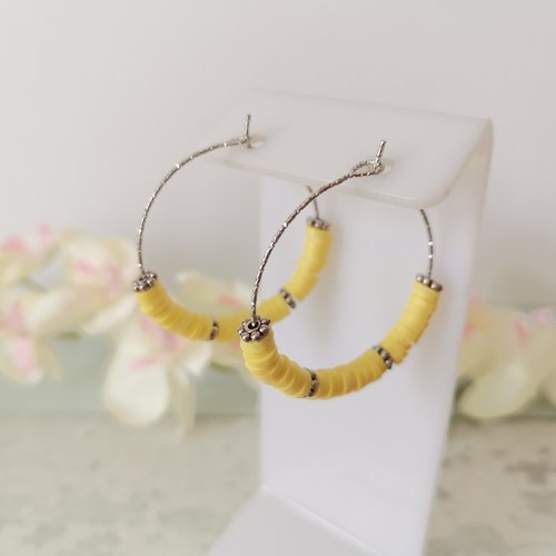 Boucles d'oreilles créoles acier inoxydable ciselé et perles heishi