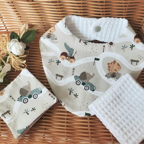 Ensemble naissance bavoir et 8 lingettes