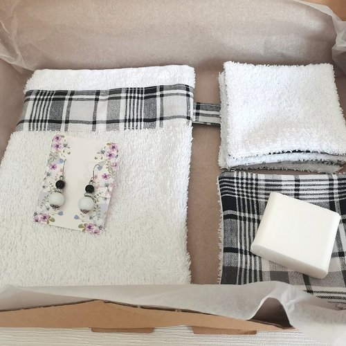 Box gant de toilette et 8 lingettes couleur noire et blanche