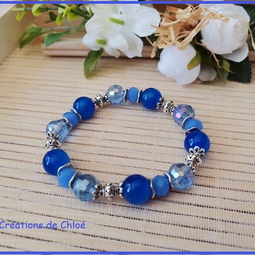 Bracelet fil élastique perles en verre laqué bleue