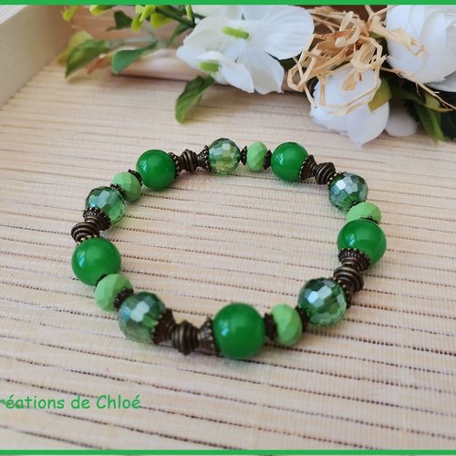 Bracelet fil élastique perles verre laqué vertes