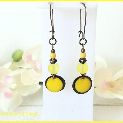 Boucles d'oreilles perles jaunes et apprêts bronzes