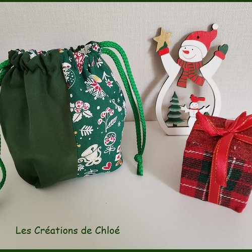 Petit sac pochon de noël à lien coulissant vert