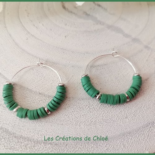 Boucles d'oreilles créoles argentées et perles heishi