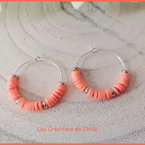 Boucles d'oreilles créoles argentées et perles heishi