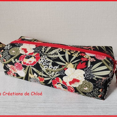 Trousse fourre tout double entoilage noire motifs fleurs