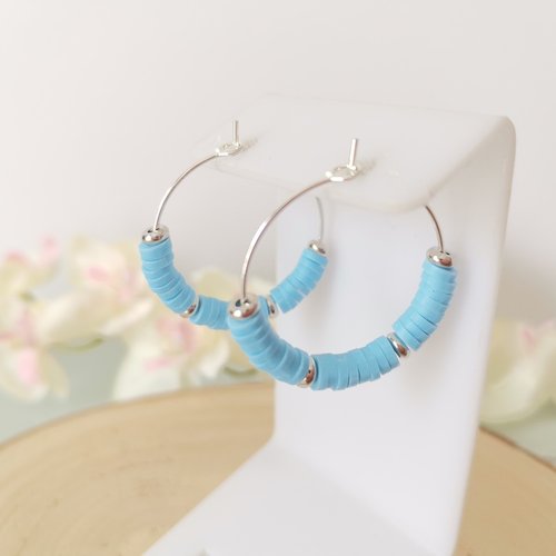 Boucles d'oreilles créoles argentées et perles heishi