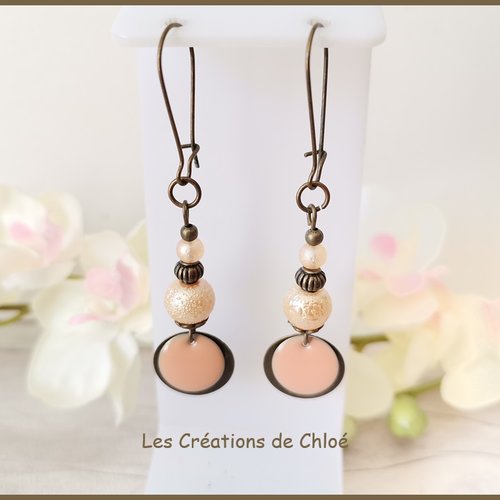 Boucles d'oreilles perles saumon clair et apprêts bronzes