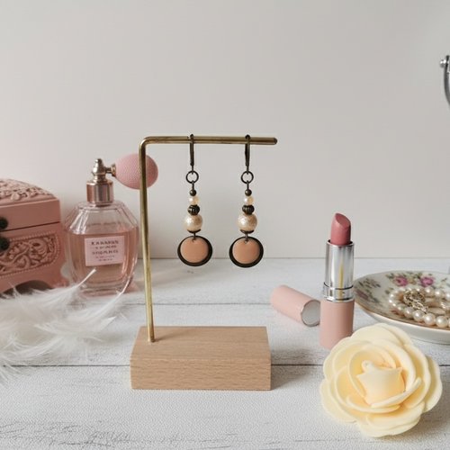 Boucles d'oreilles perles saumon clair et apprêts bronzes