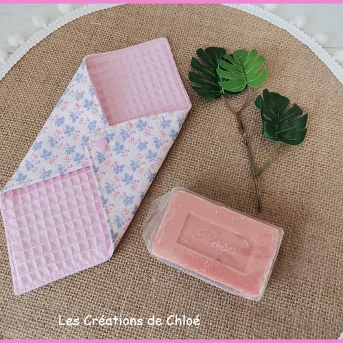 Pochette à savon tissus rose et motifs fleurs mauves