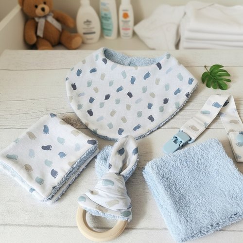 Ensemble naissance bavoir, 10 lingettes, hochet et attache tétine bleu