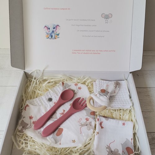 Coffret naissance/box naissance bavoir, hochet, couverts et 8 lingettes