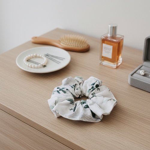 Chouchou coton blanc à feuilles vertes