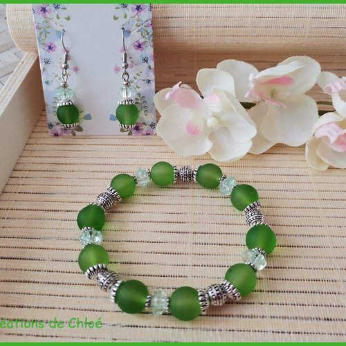 Parure bracelet et boucles d'oreilles assorties