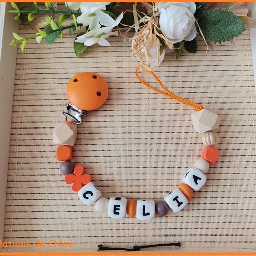 Attache tétine personnalisée perles bois et silicone