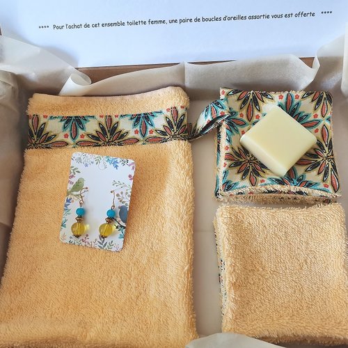 Box gant de toilette et 8 lingettes couleur jaune pale