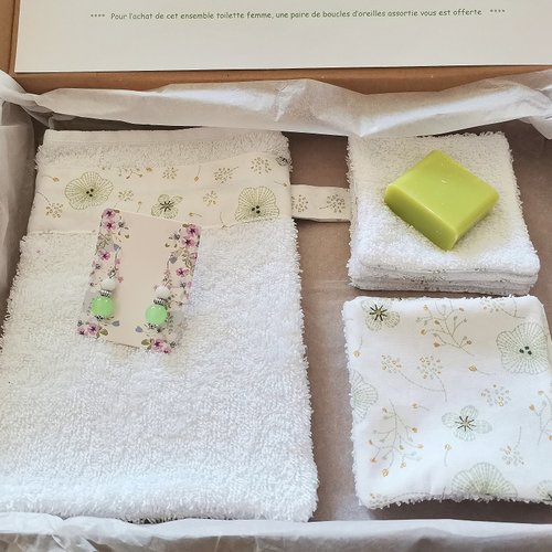 Box gant de toilette et 8 lingettes couleur verte et blanche