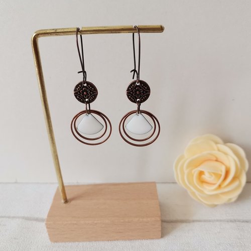 Boucles d'oreilles anneaux cuivre rouge et sequin émail triangle
