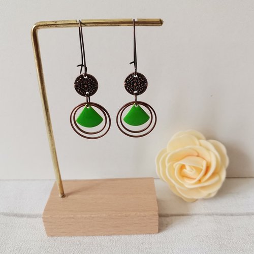 Boucles d'oreilles anneaux cuivre rouge et sequin émail triangle