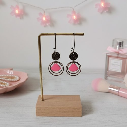 Boucles d'oreilles anneaux cuivre rouge et sequin émail triangle